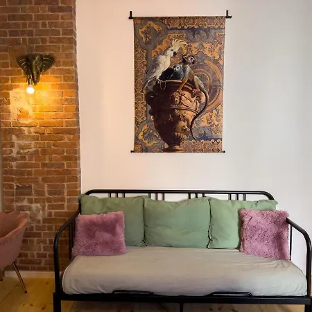 Urban Jungle Apartment *