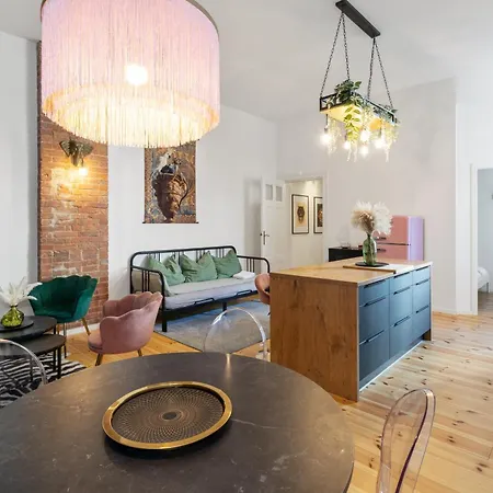 Urban Jungle - Designer In The Heart Of Friedrichshain *