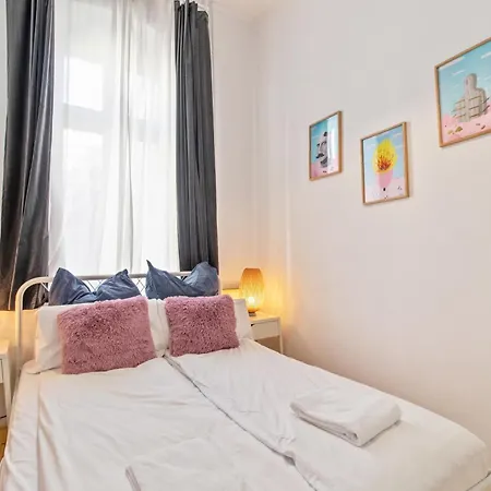 Urban Jungle - Designer In The Heart Of Friedrichshain * Berlin