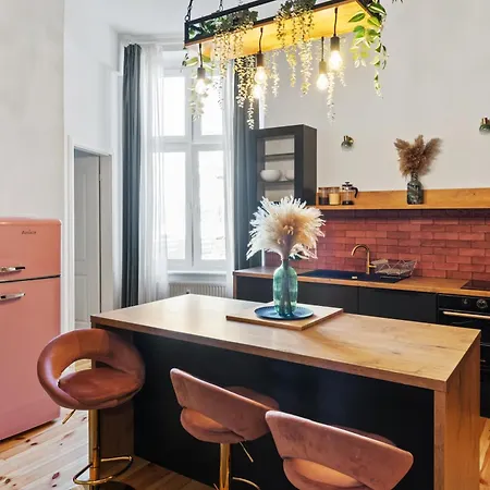 Urban Jungle - Designer In The Heart Of Friedrichshain Berlin